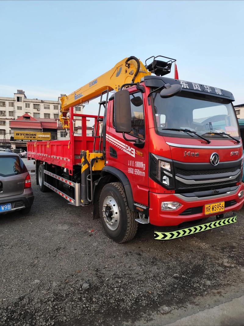 新購(gòu)八噸隨車(chē)吊，高效服務(wù)光伏運(yùn)輸